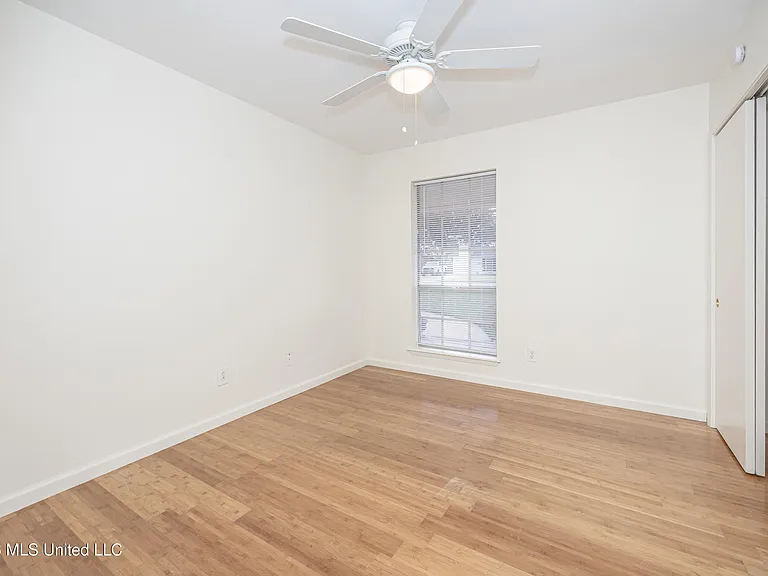 1213 King Henry Dr — Photo 34