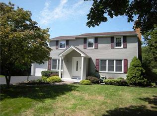 247 W Craig Hill Dr, Rochester, NY 14626