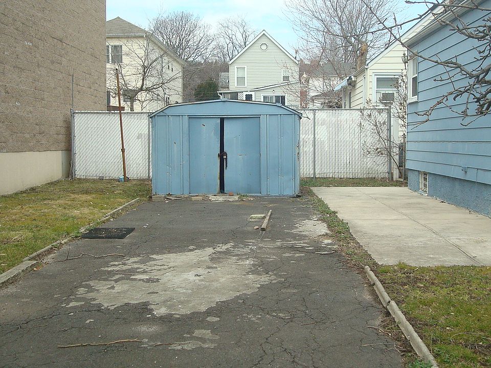 2nd image of 118 Steuben St