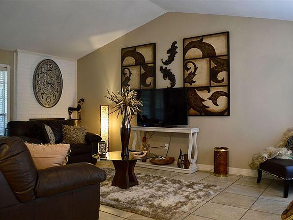 3rd image of 2814 Savannah Ct