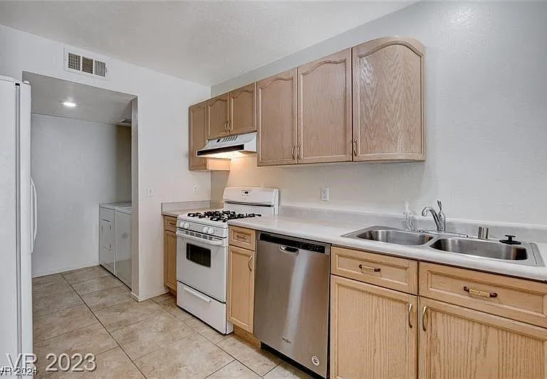 8429 Sewards Bluff Ave — Photo 13