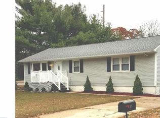 2 Marcia Ct, Sicklerville, NJ 08081