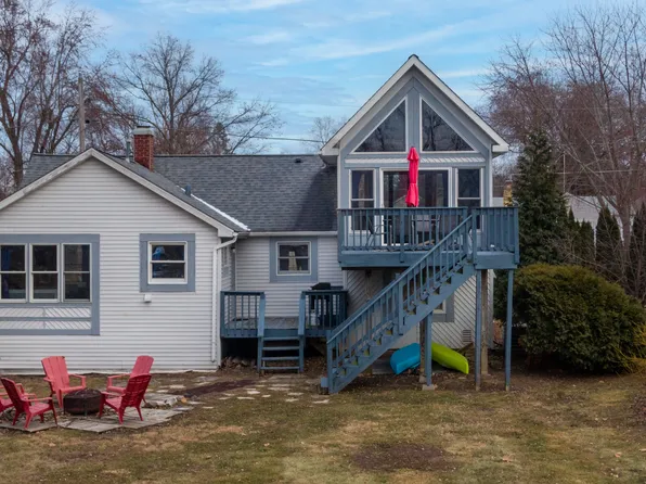 42220 N 7th Ave, Antioch, IL 60002