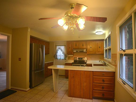 5th image of 365 Wildwood Ct