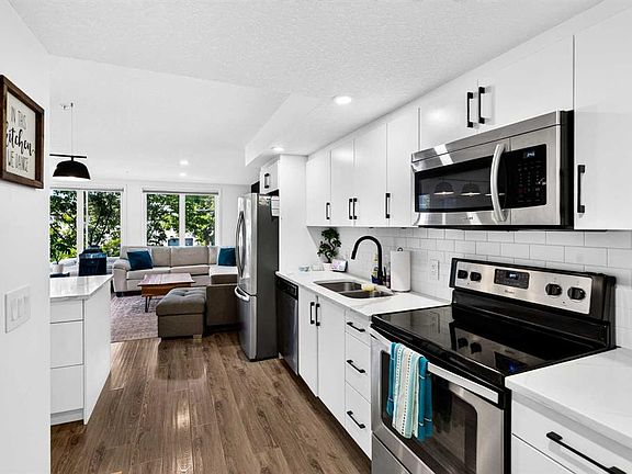 4th image of 1920 S 11th Ave SW #103