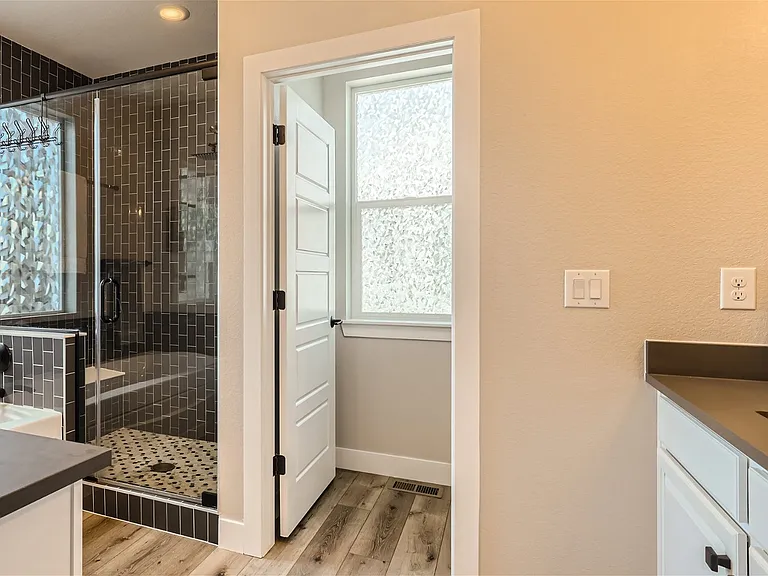 Master Bathroom (Second Floor)