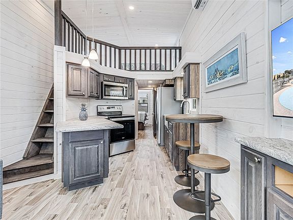3rd image of 1100 Port St #6