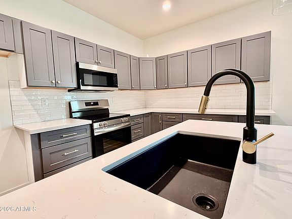 3rd image of 721 W OCOTILLO Street