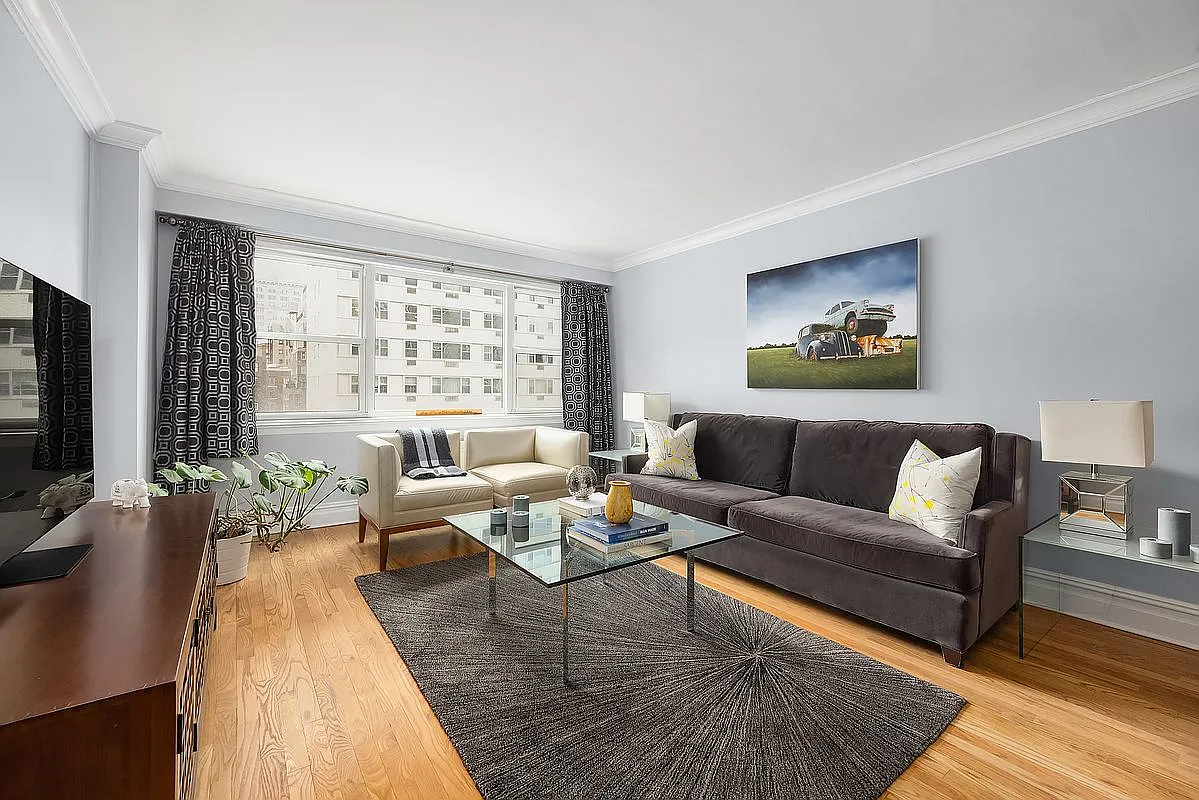 101 W 12th St APT 8N photo 1