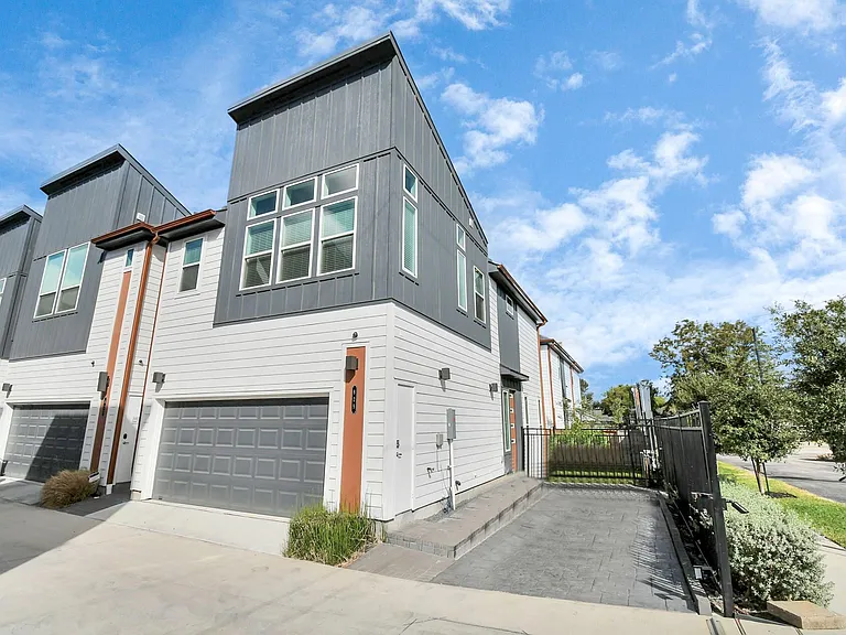 829 N Emile St — Photo 39