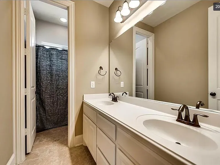 2501 Lady Viviane Ln — Photo 20