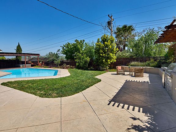 4th image of 6528 Little Falls Dr