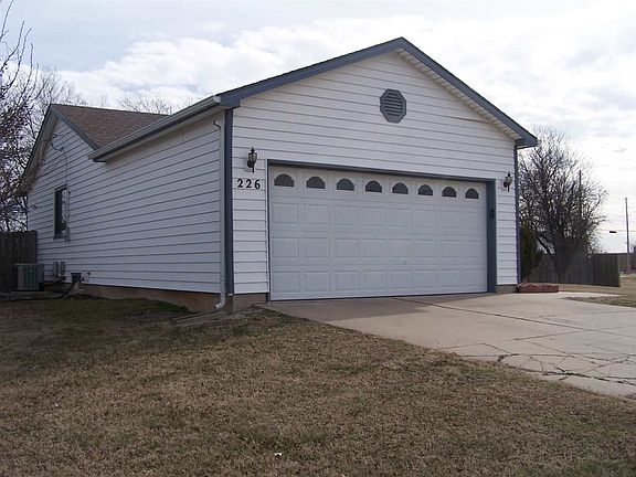 3rd image of 226 S Sunflower St