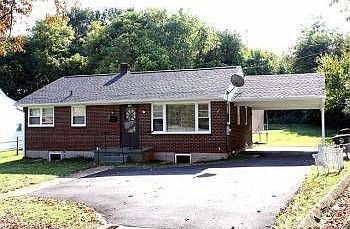1st image of 206 Twin Oak Dr
