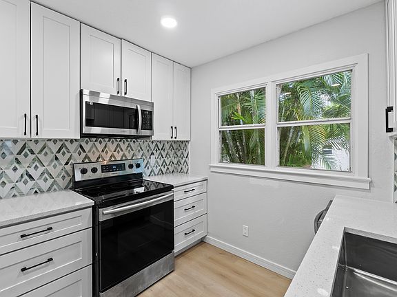 5th image of 1608 Knollwood Cir