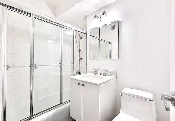 4th image of 330 E 46th St APT 12T