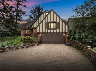 217 S Prospect Ave, Clarendon Hills, IL 60514