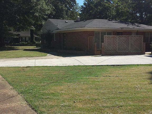 Double driveway off Sea Isle to back of house