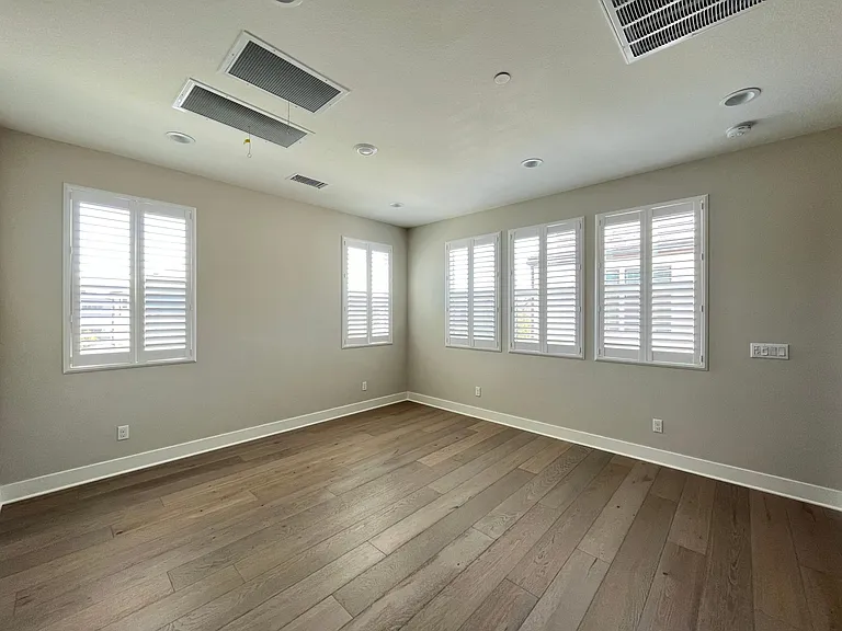 301 Sawbuck — Photo 6