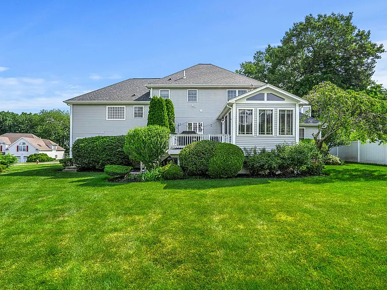 5 Dorothy E Lucey Dr — Photo 3