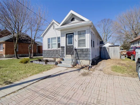 35 Alexandra Ave, Chatham Kent, ON N7M 1X9