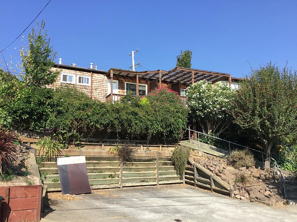 Montecito Drive view of building and off street parking. Apartment is upstairs.
