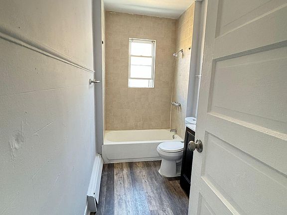 5th image of 88-90 N 5th St #4