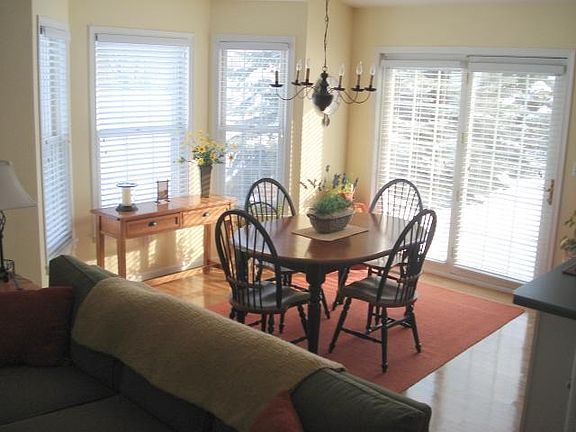 Dining area to visual size. Currently painted a neutral grey.