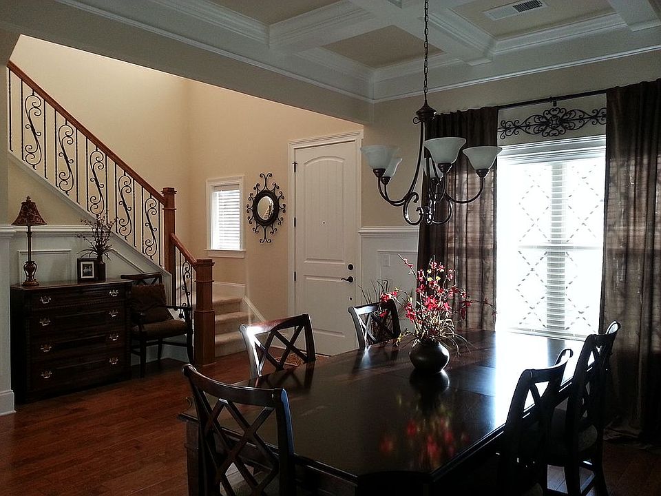 2nd image of 652 Heywood St