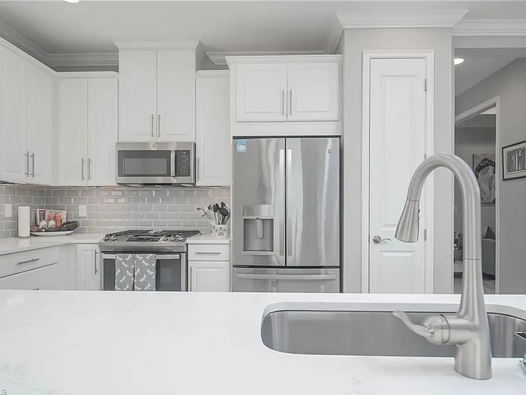 8013 Calle Canovas Ct — Photo 11