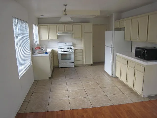 2297 Eastbrook Rd — Photo 33