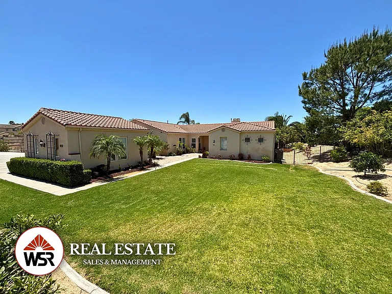 18691 Oak Park Dr — Photo 1