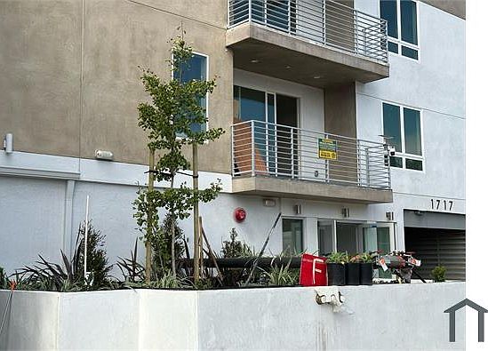5th image of 1717 Winona Blvd #302