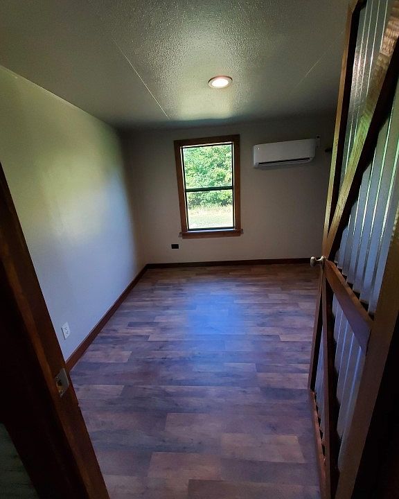 1st image of 823 Farm Road 275 N