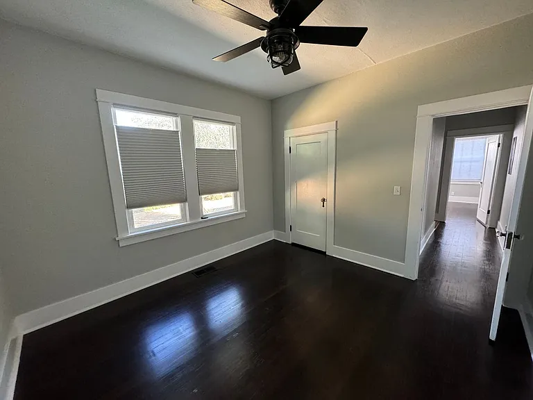 498 Johnston St — Photo 19