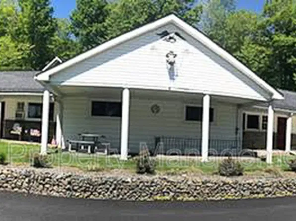 106 3rd St #2, Gouldsboro, PA 18424