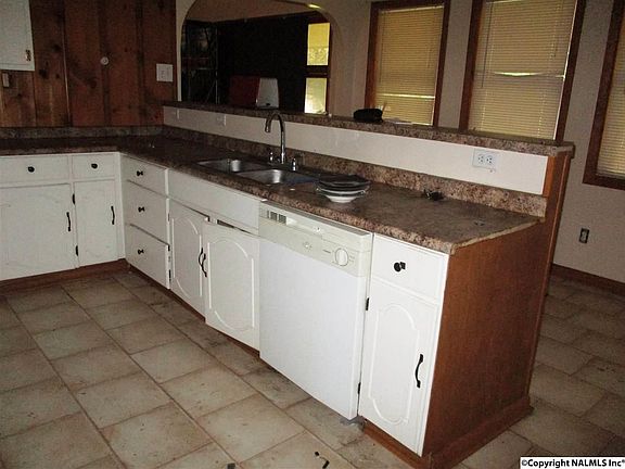 4th image of 805 Woodall Ln NW