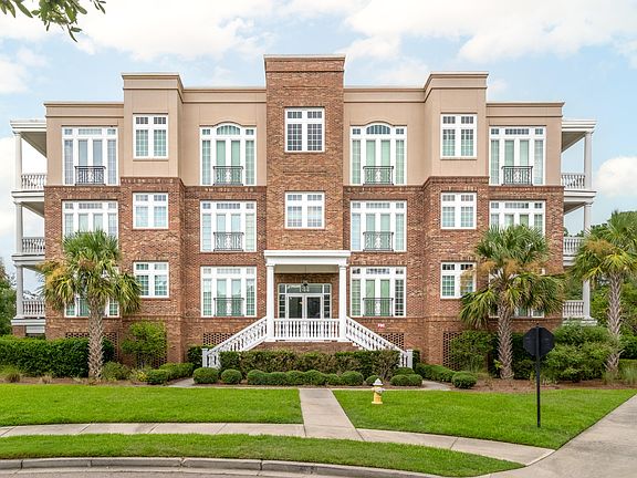 2nd image of 144 Fairbanks Oak Aly Unit 2B