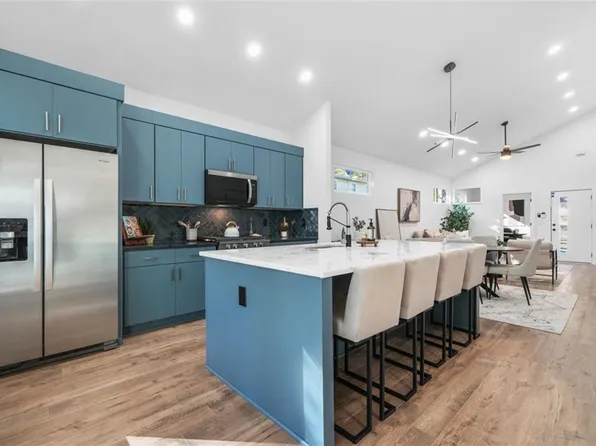 581 Woods Dr NW, Atlanta, GA 30318