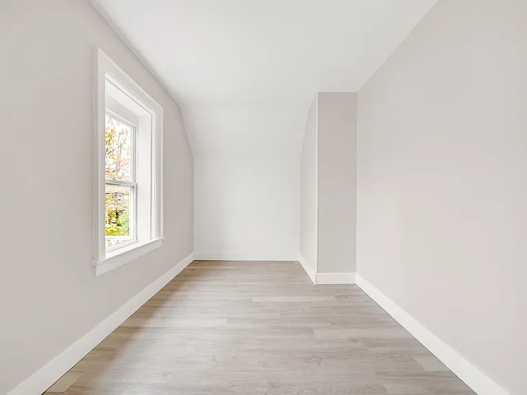 127 Riverside Ave — Photo 11