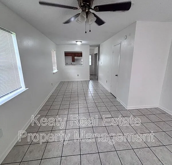 125 Country Ln #A — Photo 2