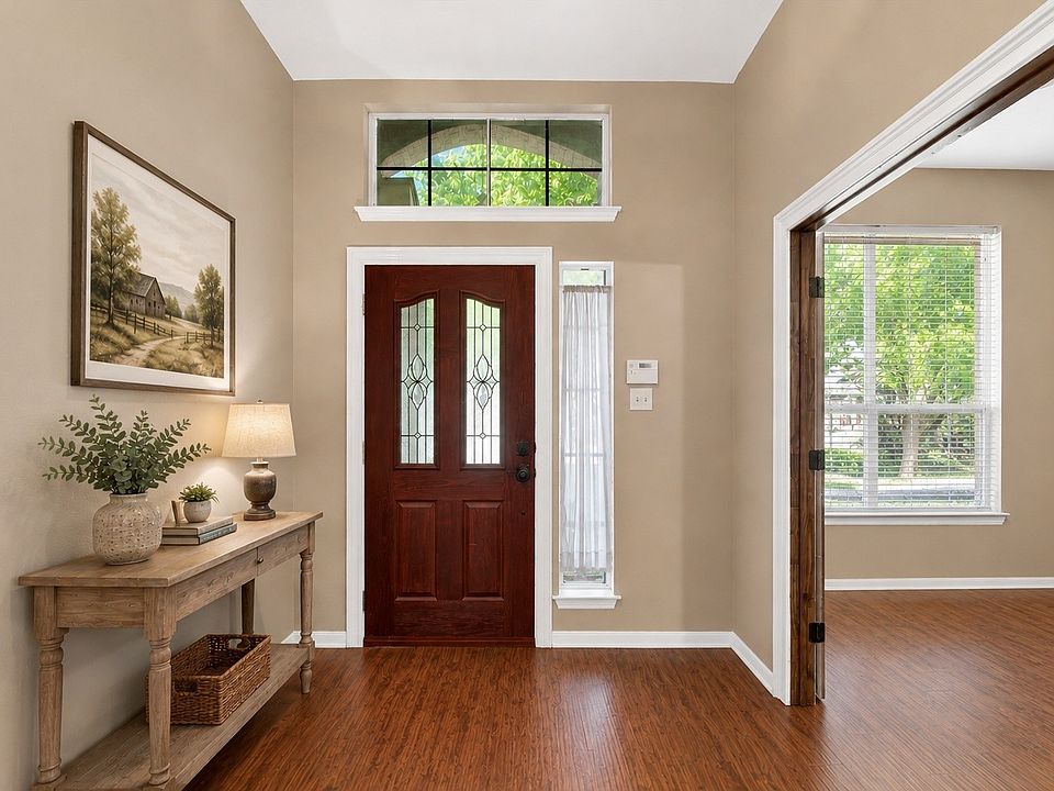 1st image of 3329 Woodglen Dr