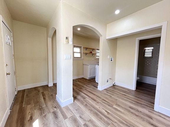 5th image of 216 W Sunkist St #0