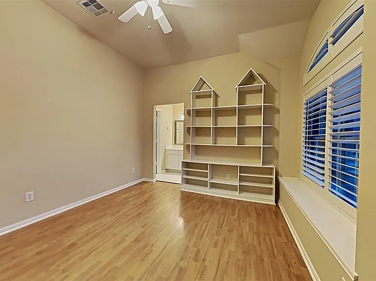 2114 Winding Hollow Dr — Photo 17