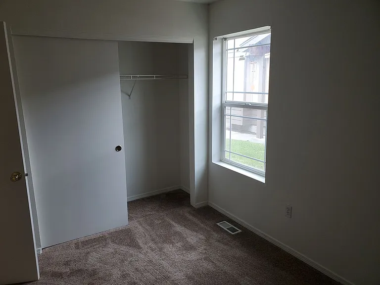 562 NE Negus Loop — Photo 18