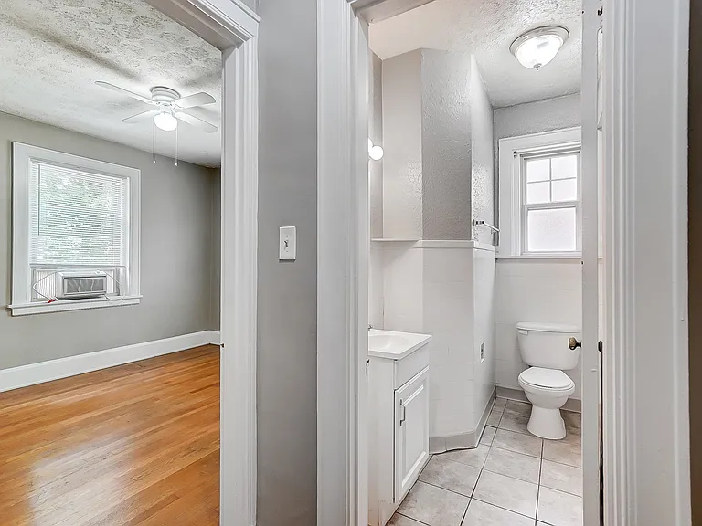2560 Madison Rd #6 — Photo 9