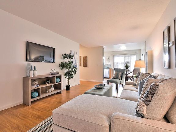 2nd image of 640 Arbutus Ave APT 2