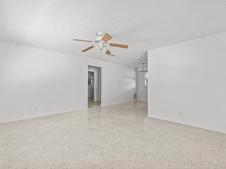 211 Sunrise Ave #5 — Photo 12