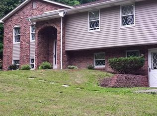 621 Westland Rd, Hickory, PA 15340