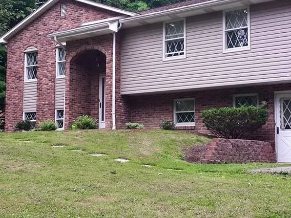 621 Westland Rd, Hickory, PA 15340